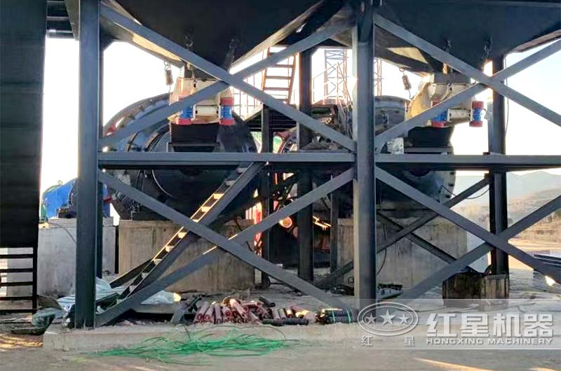 生產300噸球磨機現場 生產300噸球磨機現場