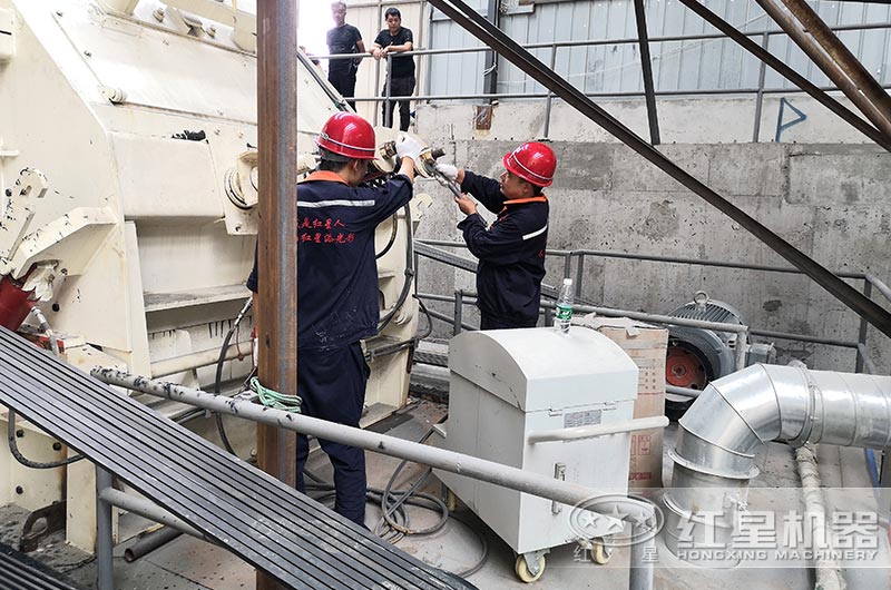 紅星技術人員上門檢修反擊破設備 紅星技術人員上門檢修反擊破設備