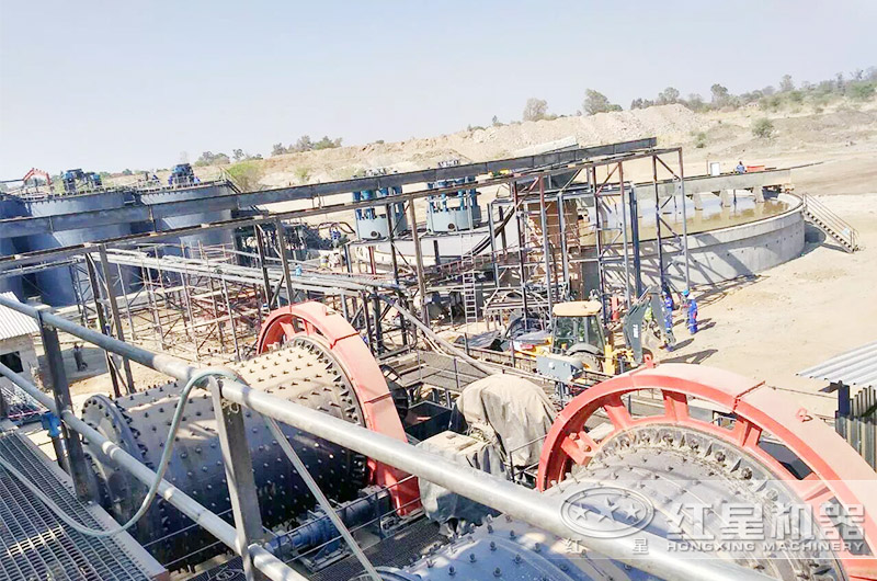 60噸球磨機現(xiàn)場 60噸球磨機現(xiàn)場