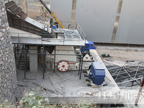 安裝、調試好投入生產的重錘頭破碎機